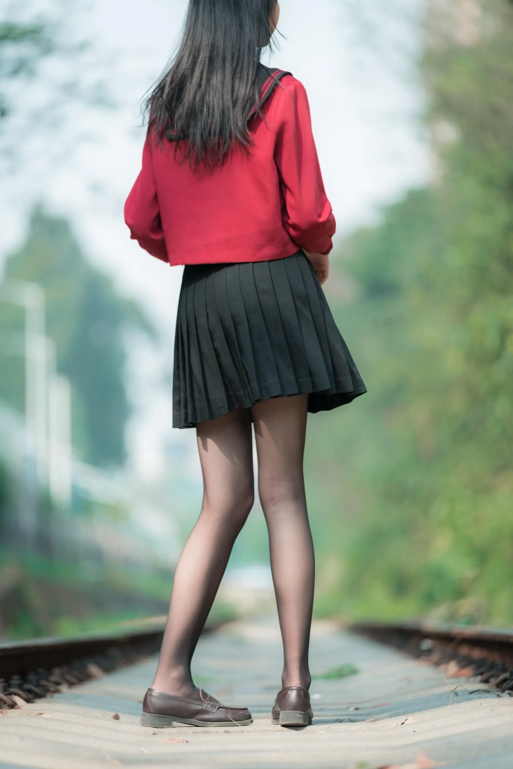西瓜少女 NO.011 铁轨成片 [48P]插图6